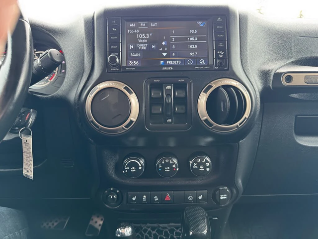 Jeep Wrangler Sahara 75th Anniversary 4WD| CARFAX| КРАЙНА ЦЕНА - автомобили, коли, обяви за нови и употребявани 8