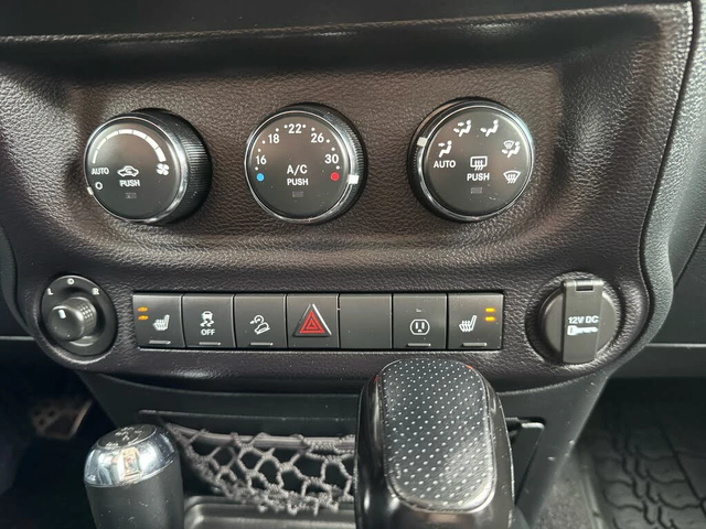 Jeep Wrangler Sahara 75th Anniversary 4WD| CARFAX| КРАЙНА ЦЕНА - автомобили, коли, обяви за нови и употребявани 9