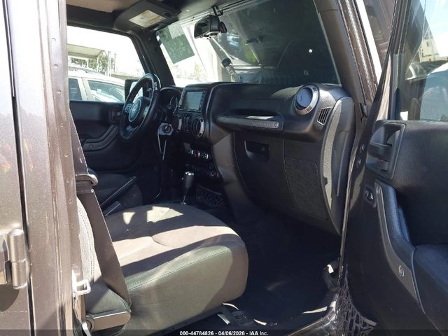 Jeep Wrangler UNLIMITED SPORT 4X4 - автомобили, коли, обяви за нови и употребявани 6