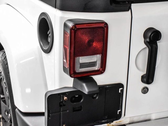 Jeep Wrangler Sahara 4WD - автомобили, коли, обяви за нови и употребявани 7