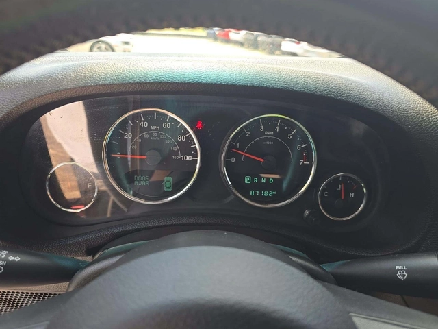 Jeep Wrangler SAHARA - автомобили, коли, обяви за нови и употребявани 5