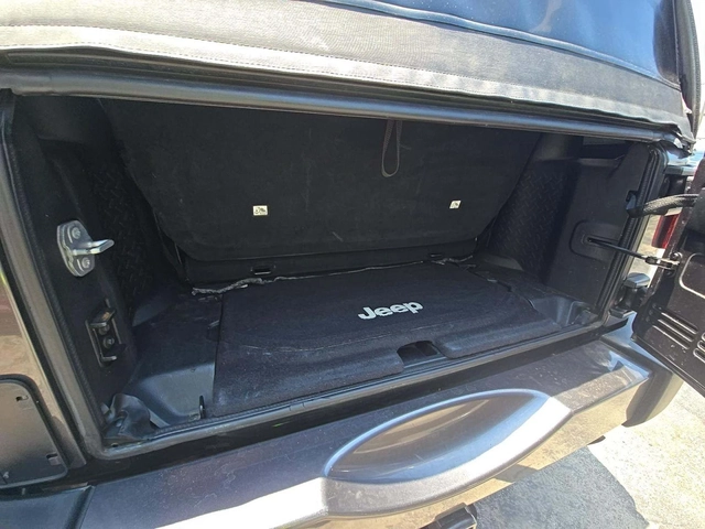 Jeep Wrangler SAHARA - автомобили, коли, обяви за нови и употребявани 9
