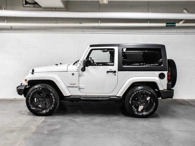 Jeep Wrangler Sahara 4WD - автомобили, коли, обяви за нови и употребявани 2