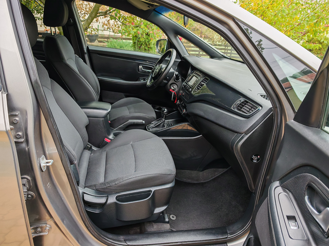 Kia Carens 1.7CRDI-АВТОМАТИК - автомобили, коли, обяви за нови и употребявани 8