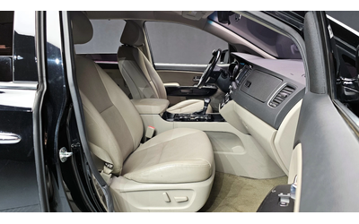 Kia Carnival The New 9-seater Prestige - автомобили, коли, обяви за нови и употребявани 9