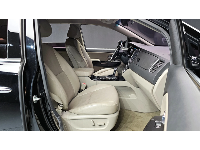 Kia Carnival The New 9-seater Prestige - автомобили, коли, обяви за нови и употребявани 9