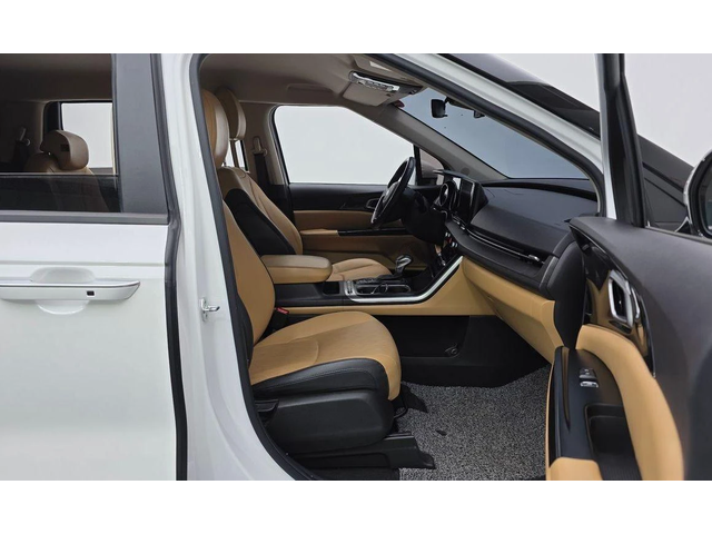 Kia Carnival - автомобили, коли, обяви за нови и употребявани 10