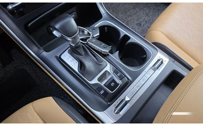 Kia Carnival - автомобили, коли, обяви за нови и употребявани 8