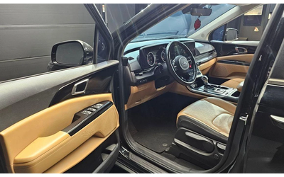 Kia Carnival - автомобили, коли, обяви за нови и употребявани 10