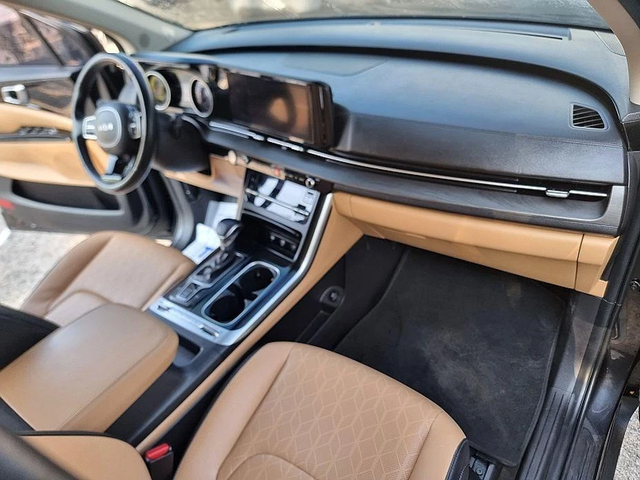 Kia Carnival - автомобили, коли, обяви за нови и употребявани 5