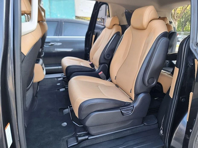 Kia Carnival - автомобили, коли, обяви за нови и употребявани 7