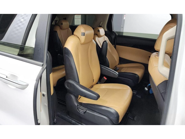 Kia Carnival - автомобили, коли, обяви за нови и употребявани 11