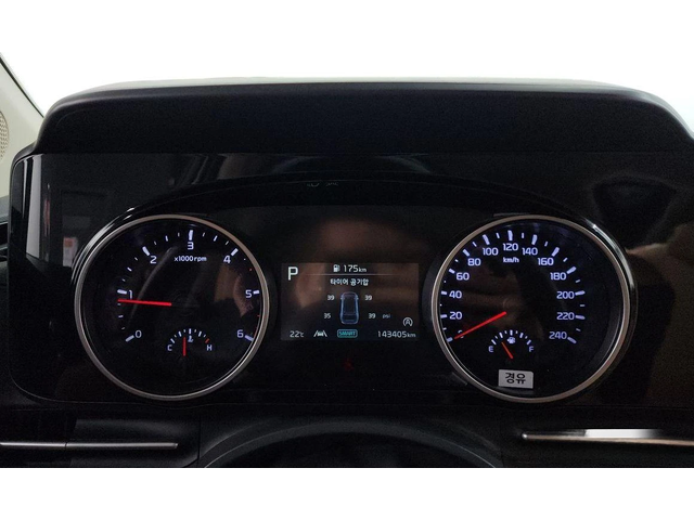 Kia Carnival - автомобили, коли, обяви за нови и употребявани 7