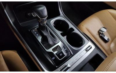 Kia Carnival - автомобили, коли, обяви за нови и употребявани 8