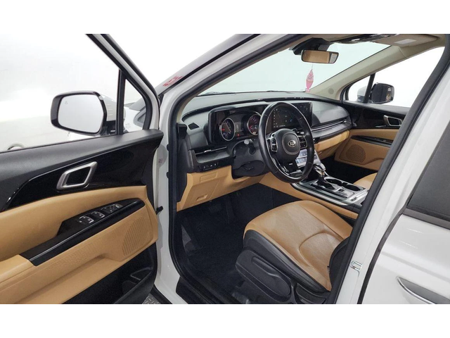 Kia Carnival - автомобили, коли, обяви за нови и употребявани 9