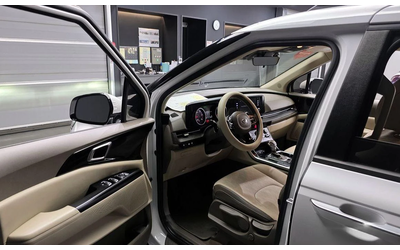 Kia Carnival - автомобили, коли, обяви за нови и употребявани 9