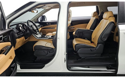 Kia Carnival - автомобили, коли, обяви за нови и употребявани 9