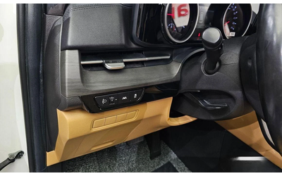 Kia Carnival - автомобили, коли, обяви за нови и употребявани 12