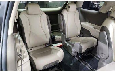 Kia Carnival - автомобили, коли, обяви за нови и употребявани 12