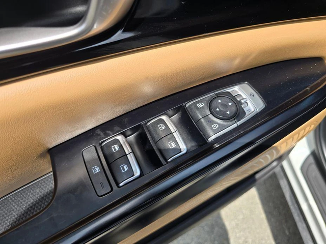 Kia Carnival - автомобили, коли, обяви за нови и употребявани 8