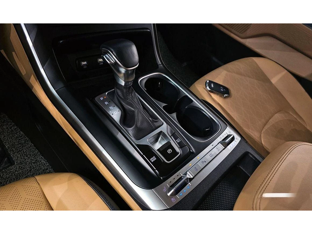 Kia Carnival - автомобили, коли, обяви за нови и употребявани 8