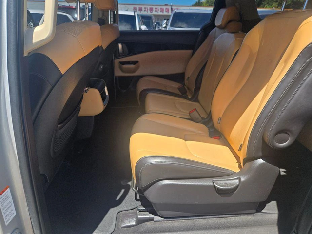 Kia Carnival - автомобили, коли, обяви за нови и употребявани 8