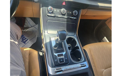 Kia Carnival - автомобили, коли, обяви за нови и употребявани 9