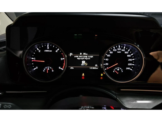 Kia Carnival - автомобили, коли, обяви за нови и употребявани 7