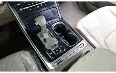 Kia Carnival - автомобили, коли, обяви за нови и употребявани 8