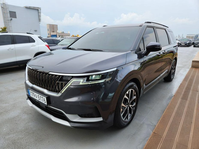 Kia Carnival - автомобили, коли, обяви за нови и употребявани 1