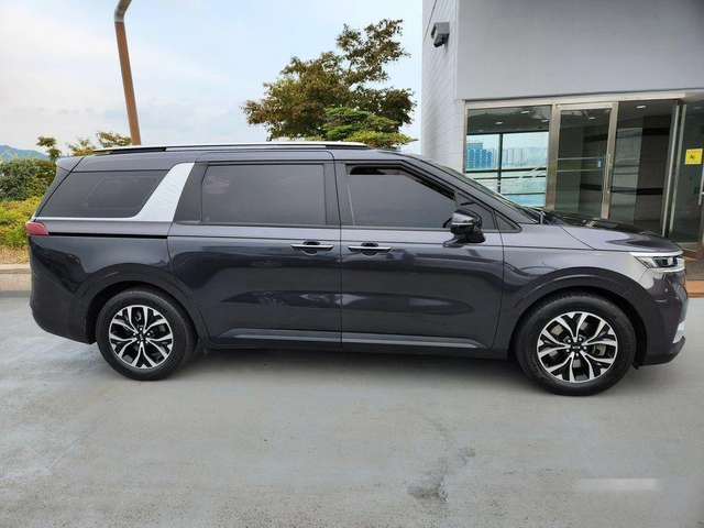 Kia Carnival - автомобили, коли, обяви за нови и употребявани 3