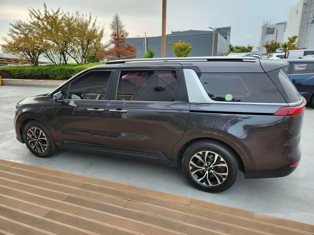 Kia Carnival - автомобили, коли, обяви за нови и употребявани 7