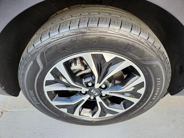 Kia Carnival - автомобили, коли, обяви за нови и употребявани 9