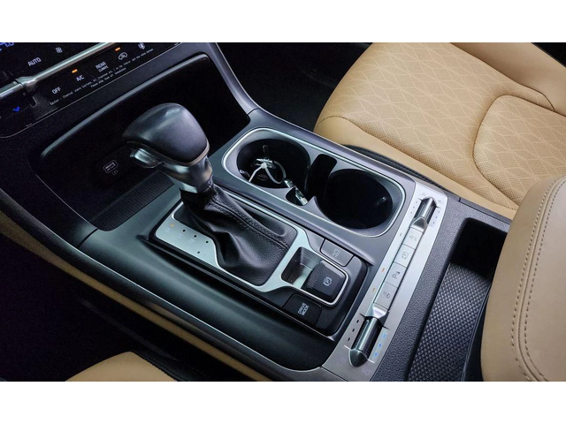 Kia Carnival - автомобили, коли, обяви за нови и употребявани 8