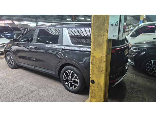 KIA Carnival - автомобили, коли, обяви за нови и употребявани 6