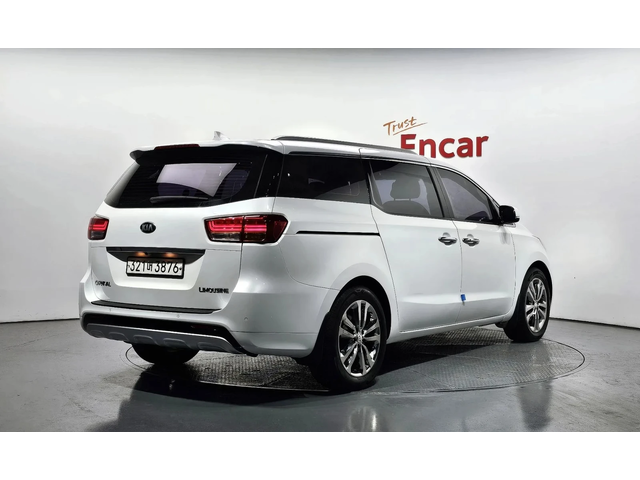Kia Carnival 7-Seater Limousine Magic Space - автомобили, коли, обяви за нови и употребявани 1