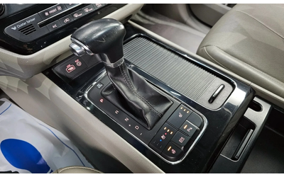 Kia Carnival 7-Seater Limousine Magic Space - автомобили, коли, обяви за нови и употребявани 7