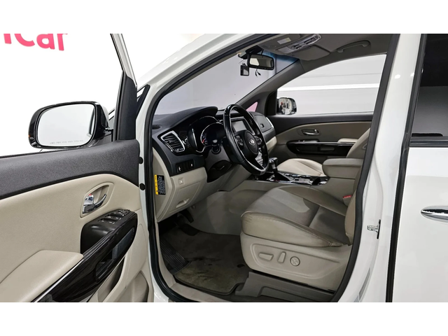 Kia Carnival 9-Seater Prestige - автомобили, коли, обяви за нови и употребявани 12