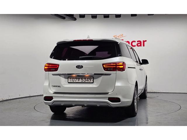 Kia Carnival 9-Seater Prestige - автомобили, коли, обяви за нови и употребявани 3