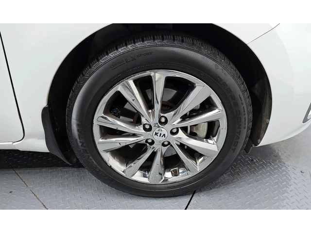 Kia Carnival 9-Seater Prestige - автомобили, коли, обяви за нови и употребявани 4