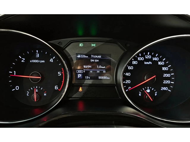 Kia Carnival 9-Seater Prestige - автомобили, коли, обяви за нови и употребявани 7