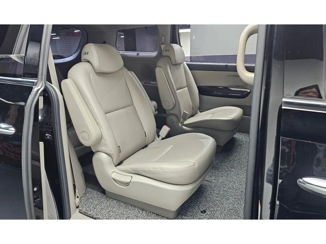 Kia Carnival 9-Seater Prestige - автомобили, коли, обяви за нови и употребявани 10