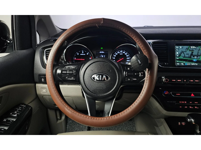 Kia Carnival 9-Seater Prestige - автомобили, коли, обяви за нови и употребявани 11