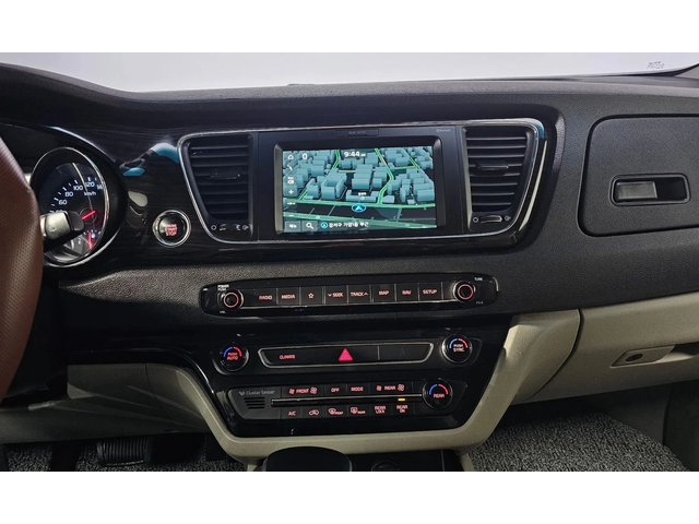 Kia Carnival 9-Seater Prestige - автомобили, коли, обяви за нови и употребявани 12