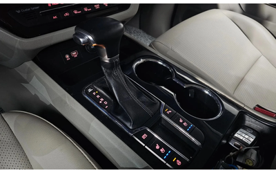 Kia Carnival 9-Seater Prestige - автомобили, коли, обяви за нови и употребявани 7