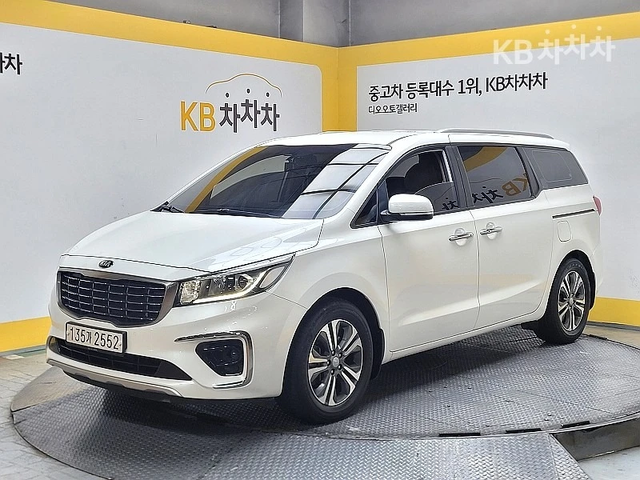 Kia Carnival 9 -seater 2.2 diesel luxury - автомобили, коли, обяви за нови и употребявани 0