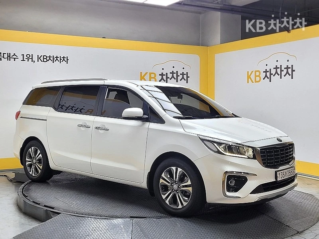 Kia Carnival 9 -seater 2.2 diesel luxury - автомобили, коли, обяви за нови и употребявани 1