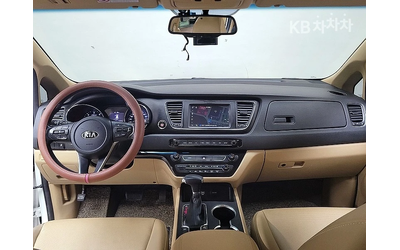 Kia Carnival 9 -seater 2.2 diesel luxury - автомобили, коли, обяви за нови и употребявани 7