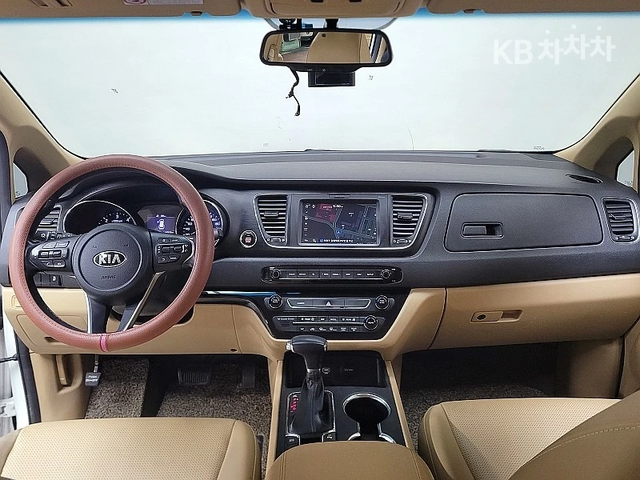 Kia Carnival 9 -seater 2.2 diesel luxury - автомобили, коли, обяви за нови и употребявани 7