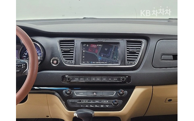 Kia Carnival 9 -seater 2.2 diesel luxury - автомобили, коли, обяви за нови и употребявани 8